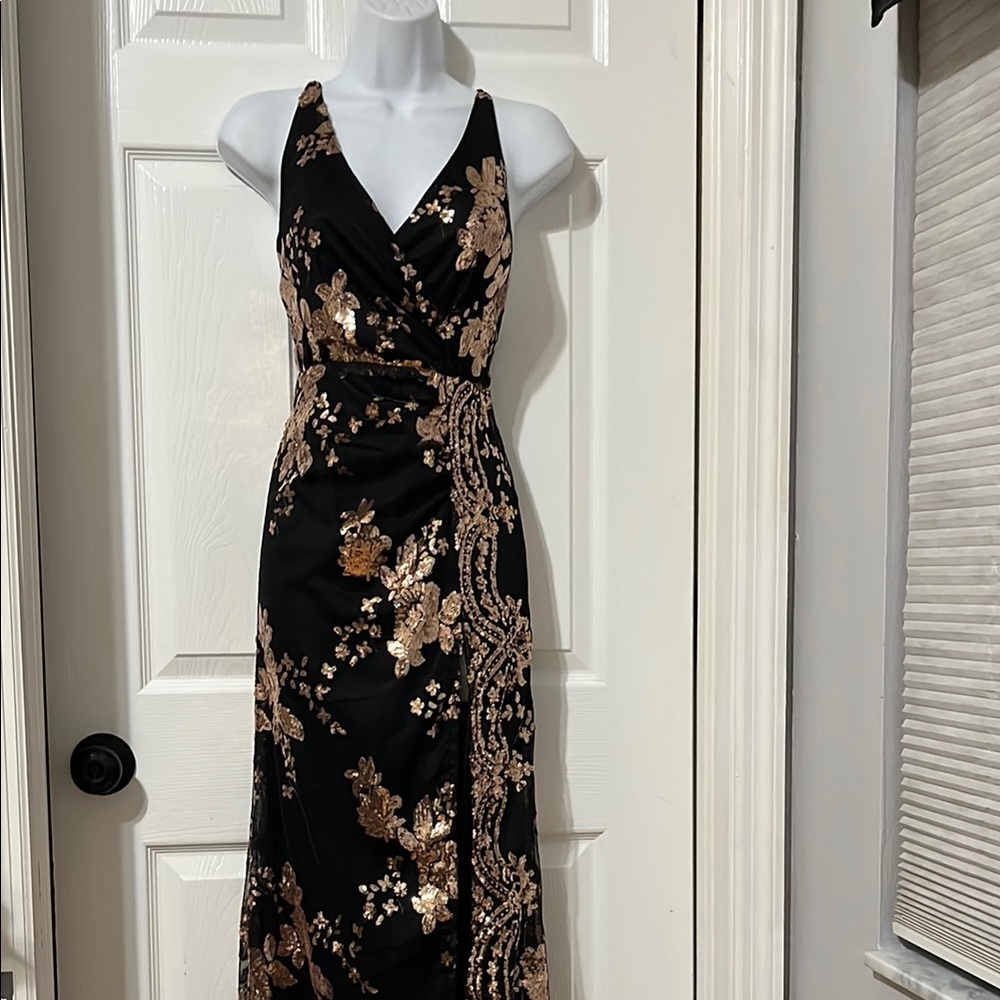 Elegant Black and Gold Floral and Mesh Sequin Simplee Evening Maxi Dress Size S